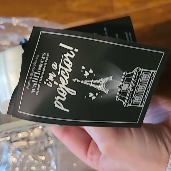 Bath and Body Works Holiday Bakeshop Projector Wallflowers Fragrance Plug - Picture 5 of 7